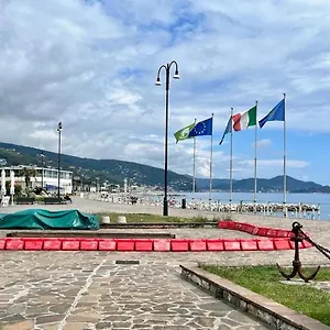 ca-dei-pescatori.hotelitalianriviera.com/